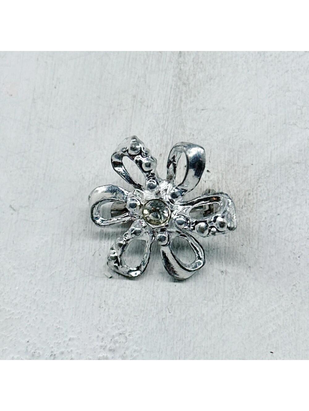 4753u. Silvertone Floral Daisy Brooch